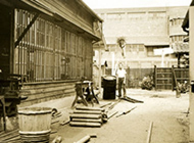 1946